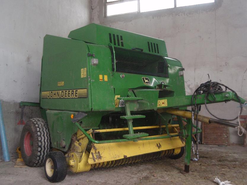 Presa rotunda John Deere 575 an2001 cu Rotocut - Pret | Preturi Presa rotunda John Deere 575 an2001 cu Rotocut