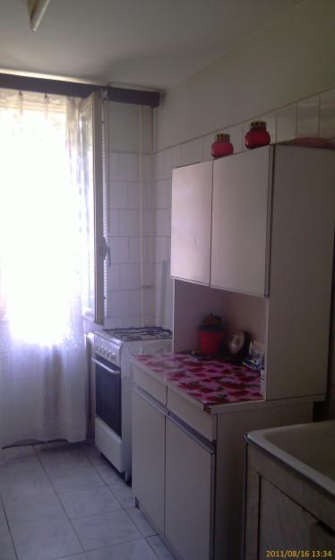 Inchiriez apartament 3 camere - Pret | Preturi Inchiriez apartament 3 camere