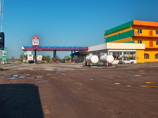 Vând stație distribuție produse petroliere - Pret | Preturi Vând stație distribuție produse petroliere