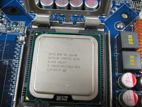 Procesor Intel Quad Q6600 (4*2,4 Ghz) --8 Mb Cache--100 ron urgent nevoie de bani - Pret | Preturi Procesor Intel Quad Q6600 (4*2,4 Ghz) --8 Mb Cache--100 ron urgent nevoie de bani