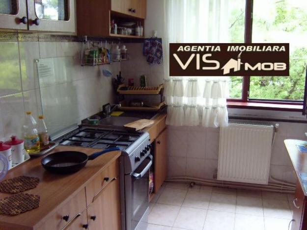 Vand apartament cu 3 camere - Pret | Preturi Vand apartament cu 3 camere