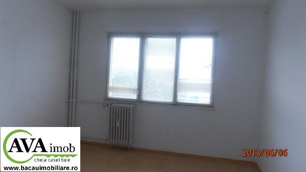 Ofer la vanzare apartament cu 3 camere decomandate, in zona Cornisa - Pret | Preturi Ofer la vanzare apartament cu 3 camere decomandate, in zona Cornisa