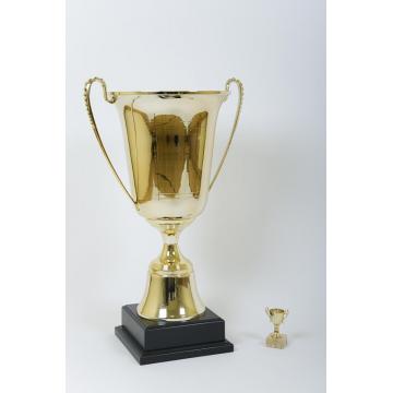 Trofee Personalizate: Cupe medalii trofee sportive - Pret | Preturi Trofee Personalizate: Cupe medalii trofee sportive