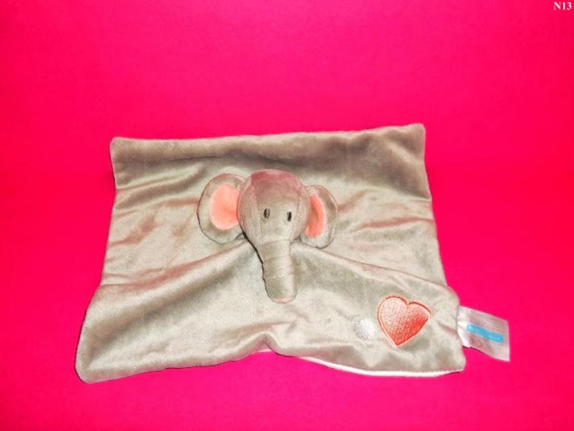 jucarii jucarie pentru bebelus paturica textila cu elefant de la baby love - Pret | Preturi jucarii jucarie pentru bebelus paturica textila cu elefant de la baby love