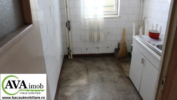 Vand apartament cu 3 camere semidecomandat pe Aleea Ghioceilor la etajul 2 din 4 - Pret | Preturi Vand apartament cu 3 camere semidecomandat pe Aleea Ghioceilor la etajul 2 din 4