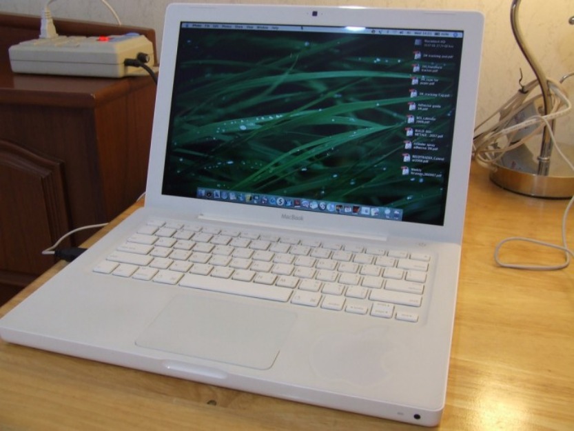 Macbook White Pre Unibody - Core 2 Duo 2,40 Ghz ,2 Gb RAM , HDD(Hard) - Pret | Preturi Macbook White Pre Unibody - Core 2 Duo 2,40 Ghz ,2 Gb RAM , HDD(Hard)