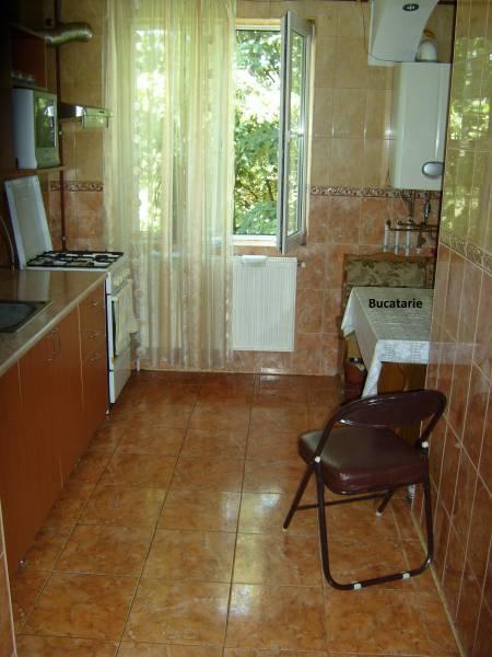 Vand apartament 3 camere Rahova - Pret | Preturi Vand apartament 3 camere Rahova