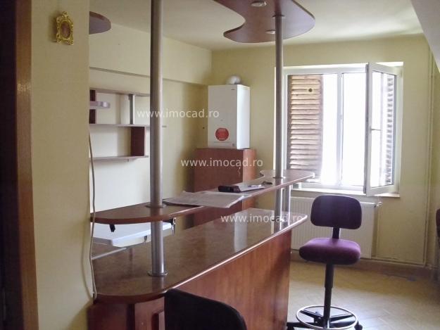 Apartament 3 camere de vanzare in Sinaia 49.000 euro - Pret | Preturi Apartament 3 camere de vanzare in Sinaia 49.000 euro