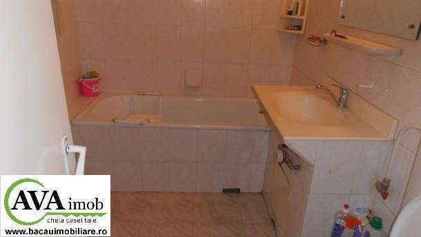 Vand apartament cu 3 camere decomandat in zona Bistrita Lac - Pret | Preturi Vand apartament cu 3 camere decomandat in zona Bistrita Lac