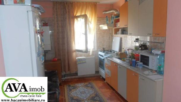 Vand apartament cu 4 camere decomandate, situat la etajul 2 - Pret | Preturi Vand apartament cu 4 camere decomandate, situat la etajul 2