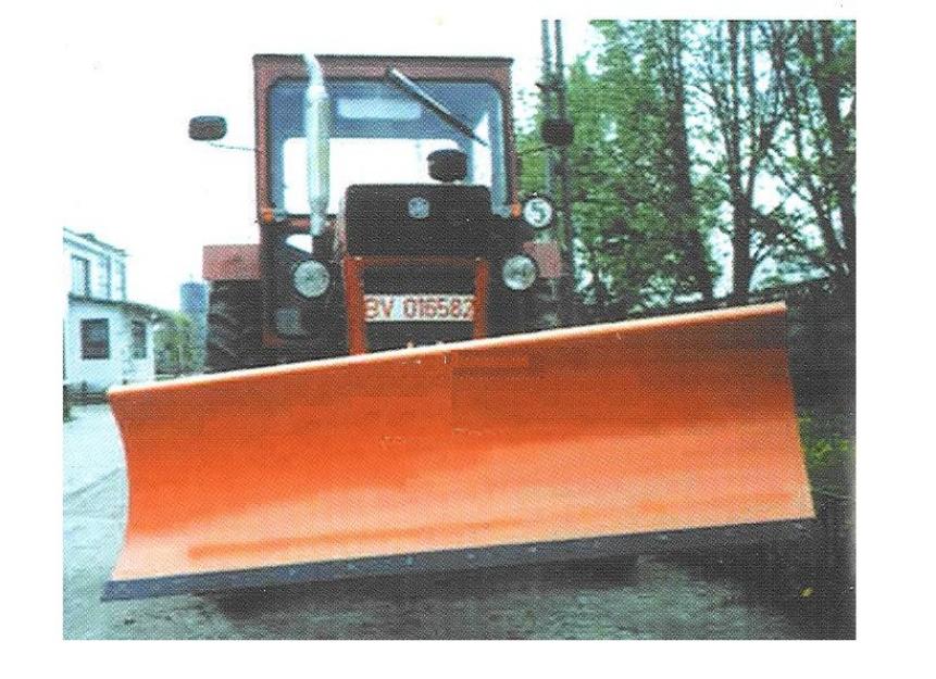 Lama de zapada atasata frontal la tractorul U 650 - Pret | Preturi Lama de zapada atasata frontal la tractorul U 650
