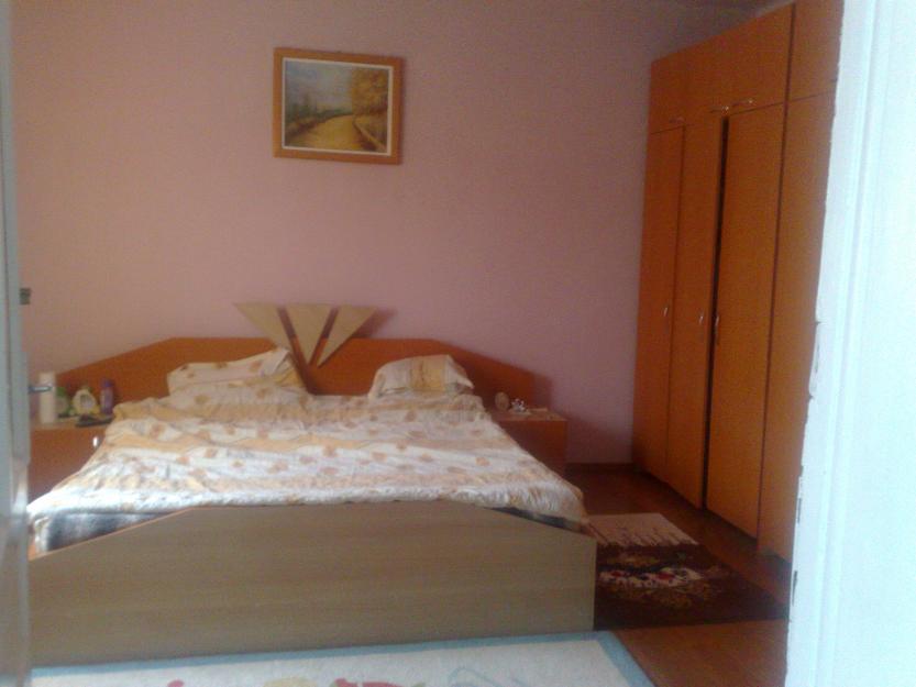 Vand (schimb cu apartament si diferenta in bani) vila cu 7 camere - Pret | Preturi Vand (schimb cu apartament si diferenta in bani) vila cu 7 camere