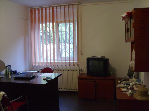 Particular. Inchiriez apartament in vila - Pret | Preturi Particular. Inchiriez apartament in vila