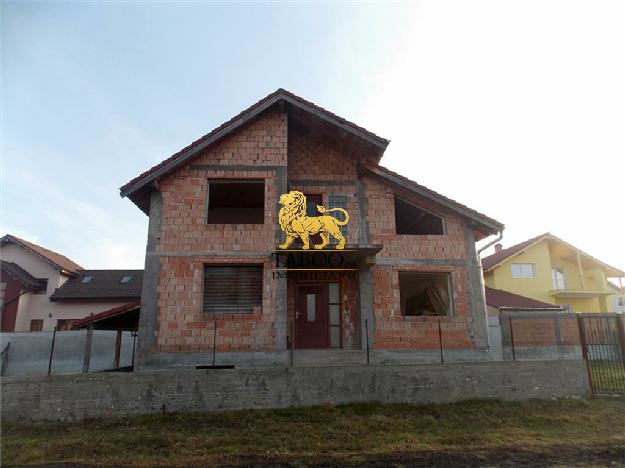 Vila la rosu de vanzare in Sibiu zona Selimbar - Pret | Preturi Vila la rosu de vanzare in Sibiu zona Selimbar