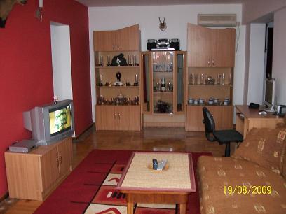 Particular vind apartament 2 camere - Pret | Preturi Particular vind apartament 2 camere