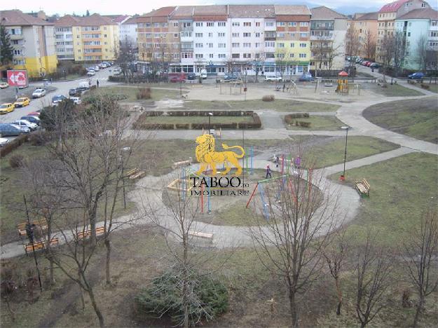 Apartament 4 camere oferit spre vanzare in Sibiu zona Strand - Pret | Preturi Apartament 4 camere oferit spre vanzare in Sibiu zona Strand