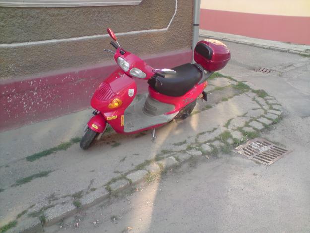 Vand Scooter DAELIM 350 Euro ( Inscris in Oradea) - Pret | Preturi Vand Scooter DAELIM 350 Euro ( Inscris in Oradea)