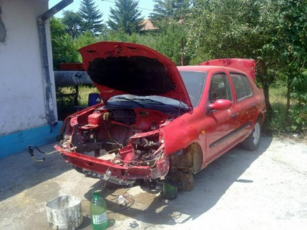 Vand caroserie Renault Clio 2004 - Pret | Preturi Vand caroserie Renault Clio 2004