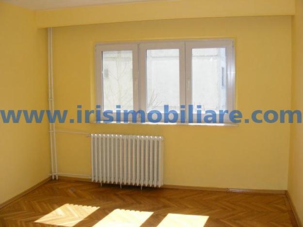 Vanzare apartament 3 camere - Pret | Preturi Vanzare apartament 3 camere