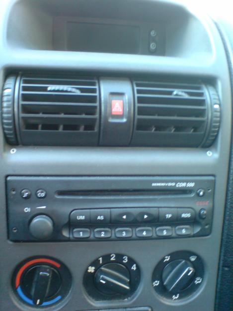 Vand CD Player Siemens VDO CDR 500 Original Opel compatibil cu display si comenzi volan - Pret | Preturi Vand CD Player Siemens VDO CDR 500 Original Opel compatibil cu display si comenzi volan