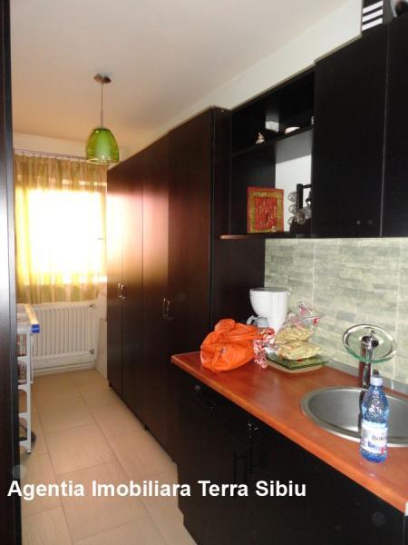 Apartament 4 camere de vanzare in Vasile Aaron Sibiu, 80 mp utili - Pret | Preturi Apartament 4 camere de vanzare in Vasile Aaron Sibiu, 80 mp utili