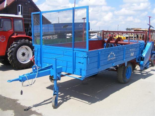 Masini agricole - Remorca de imprastiat gunoi de 4 tone, albastra - Pret | Preturi Masini agricole - Remorca de imprastiat gunoi de 4 tone, albastra