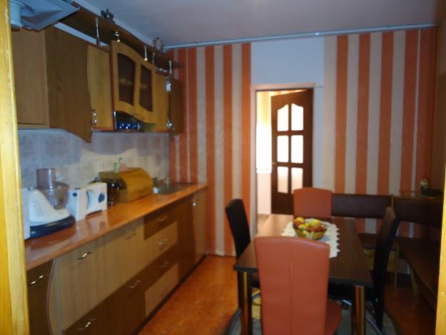 Vand apartament 3 camere in ONESTI,zona de jos - Pret | Preturi Vand apartament 3 camere in ONESTI,zona de jos