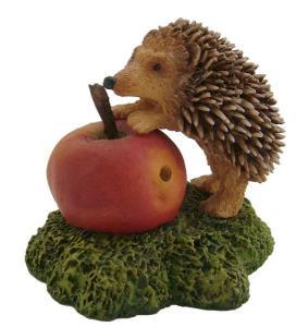 Baby Hedgehog and Apple - Pret | Preturi Baby Hedgehog and Apple