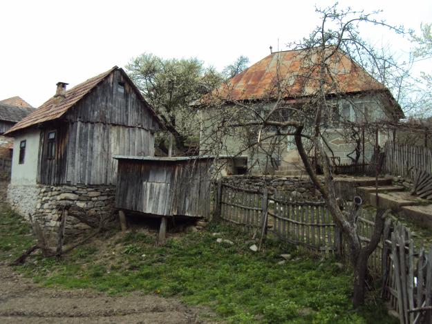 Vand casa cu teren 1000 m - Pret | Preturi Vand casa cu teren 1000 m