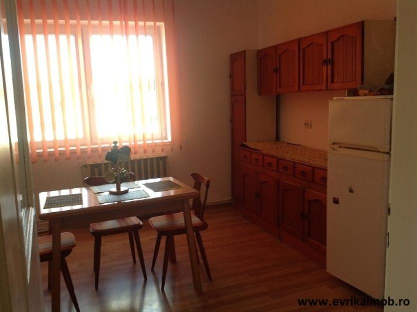 Inchiriez apartament la vila ,supr. 100 mp, zona Sub Arini, 3 camere - Pret | Preturi Inchiriez apartament la vila ,supr. 100 mp, zona Sub Arini, 3 camere