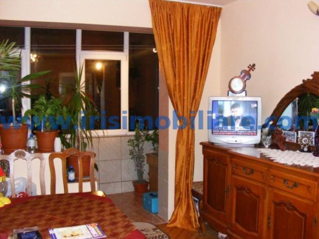 Vanzare apartament 3 camere - Pret | Preturi Vanzare apartament 3 camere