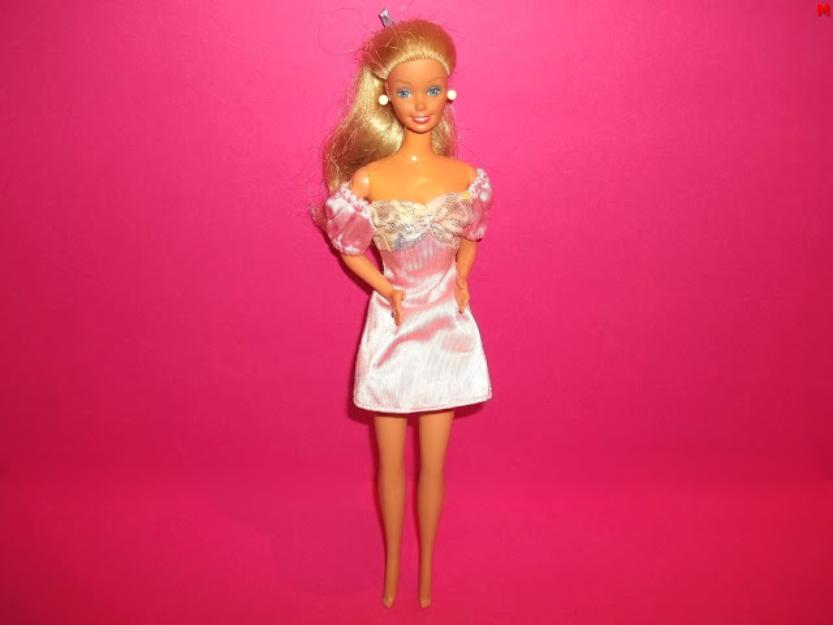 jucarii papusa barbie de la mattel din anul cap 1976 si corp 1966 made philippines - Pret | Preturi jucarii papusa barbie de la mattel din anul cap 1976 si corp 1966 made philippines