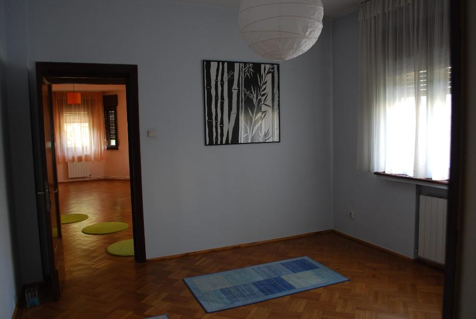 Apartament in bloc - 4 camere - Cotroceni - Pret | Preturi Apartament in bloc - 4 camere - Cotroceni