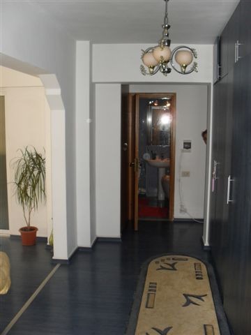 Apartament in Bloc 4 camere - Pret | Preturi Apartament in Bloc 4 camere