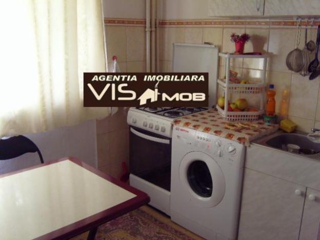 Vand apartament cu 3 camere zona de sus - Pret | Preturi Vand apartament cu 3 camere zona de sus