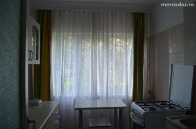 Inchiriez apartament 3 camere Capitol - Pret | Preturi Inchiriez apartament 3 camere Capitol