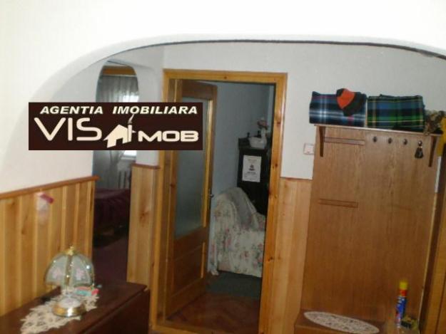 Vand apartament cu 4 camere - Pret | Preturi Vand apartament cu 4 camere