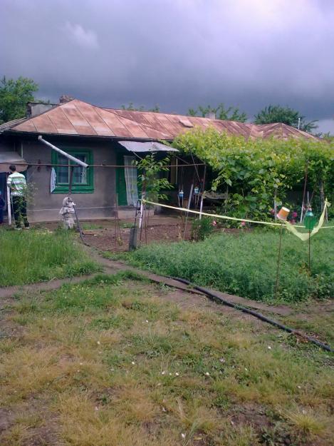 Vand casa si teren - Pret | Preturi Vand casa si teren