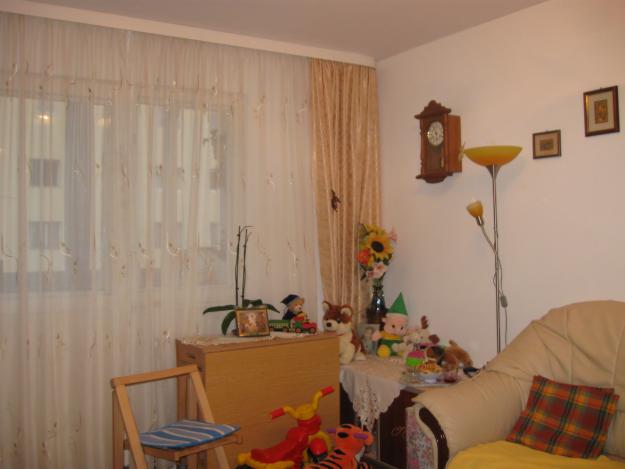 Vand apartament 3 camere Aleea Sevis - Pret | Preturi Vand apartament 3 camere Aleea Sevis