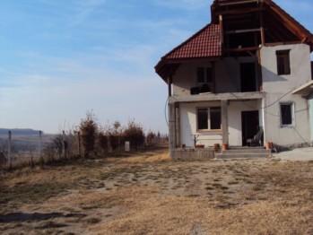urgent casa la iesire din Sura Mare cu 5000mp teren - Pret | Preturi urgent casa la iesire din Sura Mare cu 5000mp teren