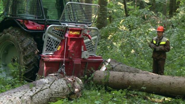 Troliu forestier hidraulic dublu,marca Tajfun, la tractor - Pret | Preturi Troliu forestier hidraulic dublu,marca Tajfun, la tractor