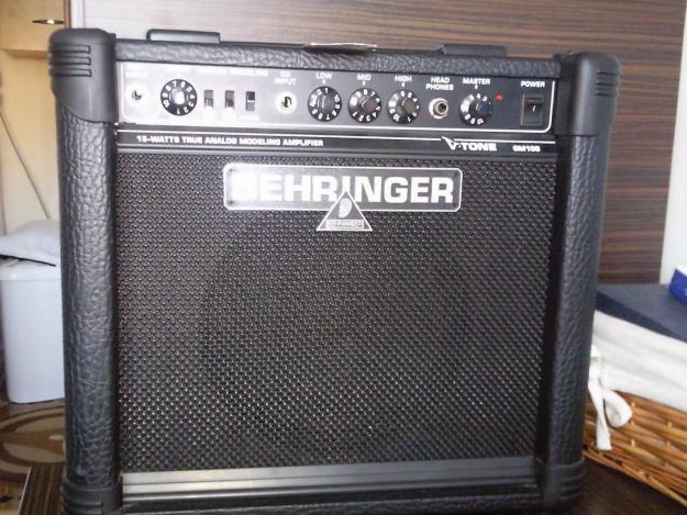 Chitara Squier Fat Stratocaster si amplificator Behringer V-tone 15 watt - Pret | Preturi Chitara Squier Fat Stratocaster si amplificator Behringer V-tone 15 watt