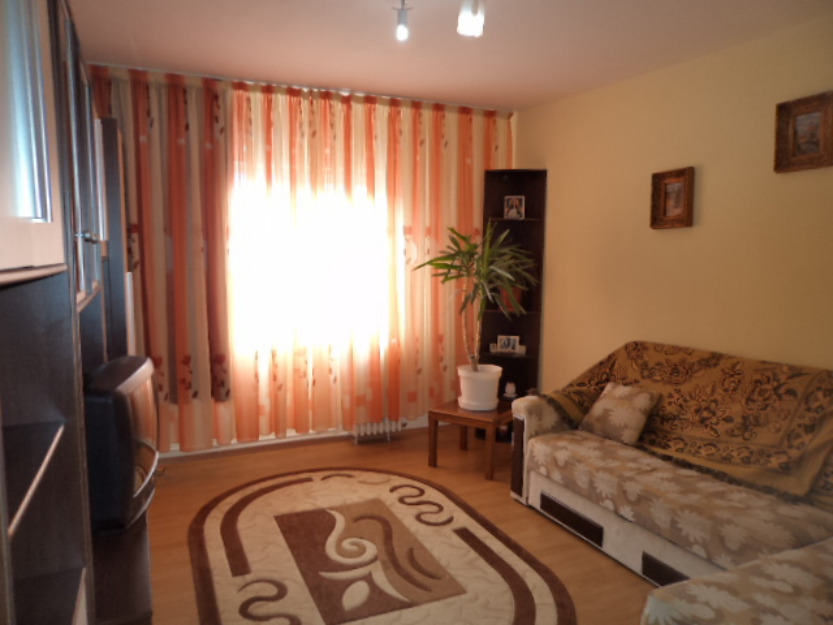 Vand apartament 3 camere in Onesti, zona de sus - Pret | Preturi Vand apartament 3 camere in Onesti, zona de sus