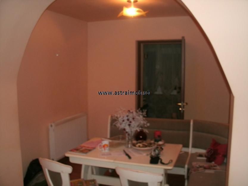 Apartament 3 camere de vanzare in Targoviste, zona RAGC - Pret | Preturi Apartament 3 camere de vanzare in Targoviste, zona RAGC