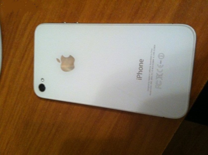 Vand Apple iPhone 4 ALB White VODAFONE Romania Stare Perfecta , Pret 900 lei - Pret | Preturi Vand Apple iPhone 4 ALB White VODAFONE Romania Stare Perfecta , Pret 900 lei