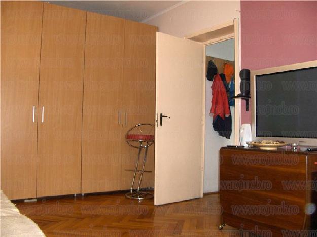 Apartament 3 camere Drumul Sarii amenajat cochet - Pret | Preturi Apartament 3 camere Drumul Sarii amenajat cochet