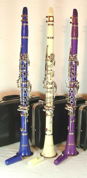 Vand clarinete albe sau rosii in Si-bemol de la firma JÄGER, sistem Boehm, - Pret | Preturi Vand clarinete albe sau rosii in Si-bemol de la firma JÄGER, sistem Boehm,