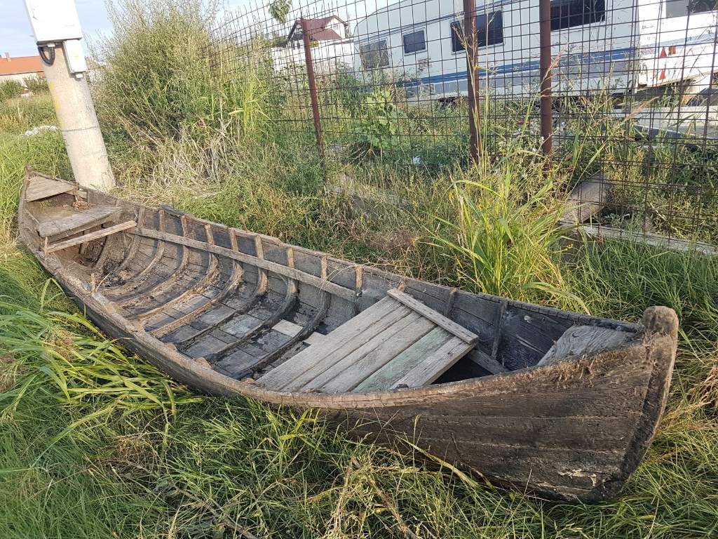 Barca din lemn pentru decor gradina - Pret | Preturi Barca din lemn pentru decor gradina