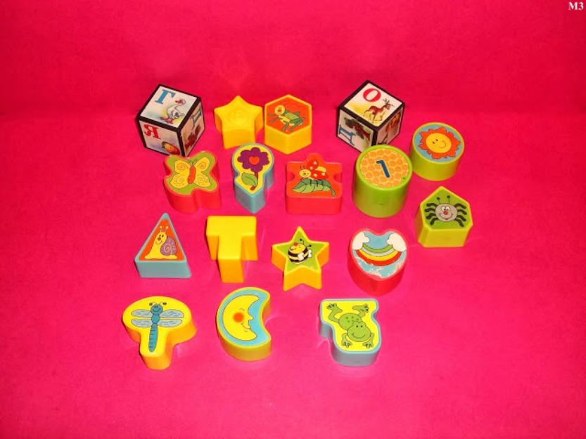 jucarii set cuburi cu diverse forme si imagini cu 17 piese din plastic - Pret | Preturi jucarii set cuburi cu diverse forme si imagini cu 17 piese din plastic