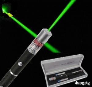 Laser verde pointer 2 in 1 500 mw - Pret | Preturi Laser verde pointer 2 in 1 500 mw